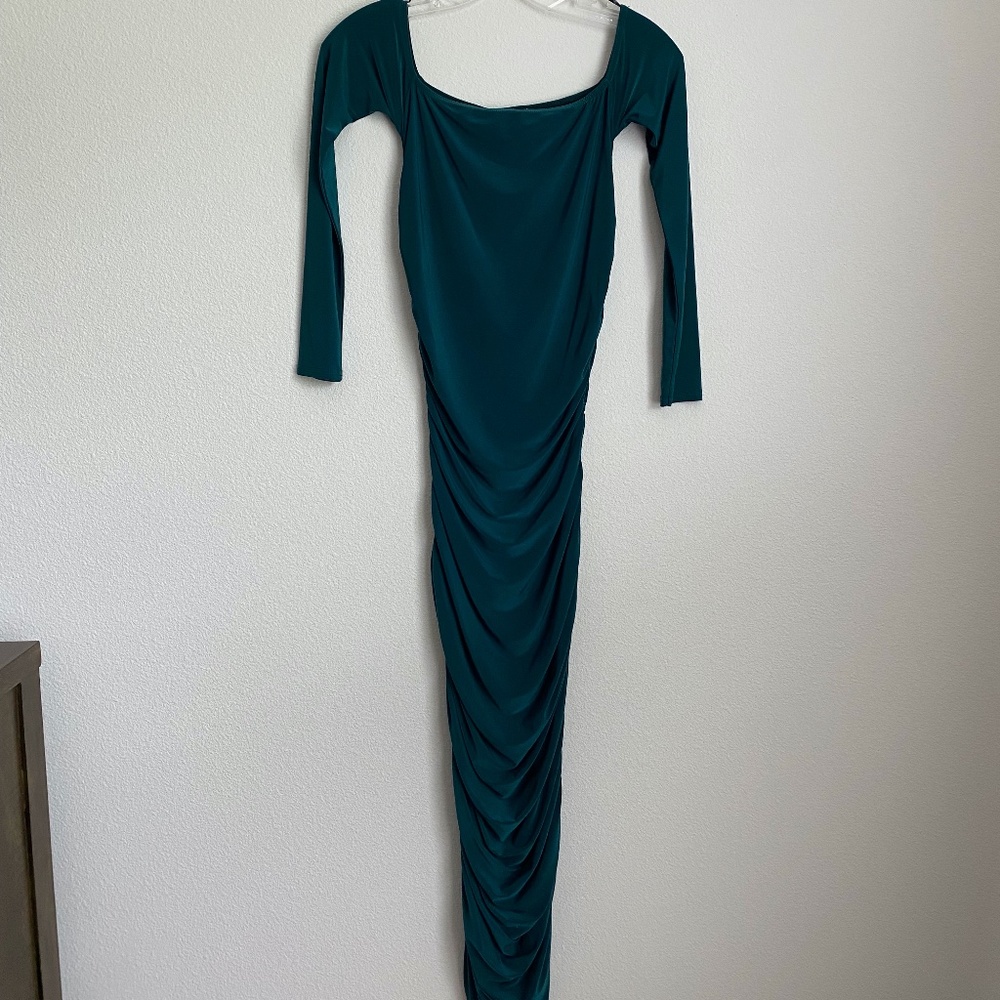 MISSGUIDED - SIZE 6 - Long Sleeve Emerald Green Ruched Midi Dress